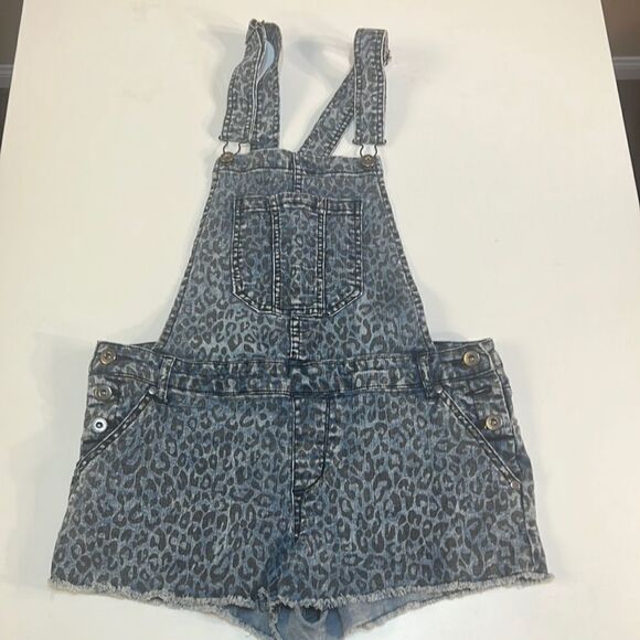 ‎Cute Premium forever 21 overall shorts - Picture 1 of 6